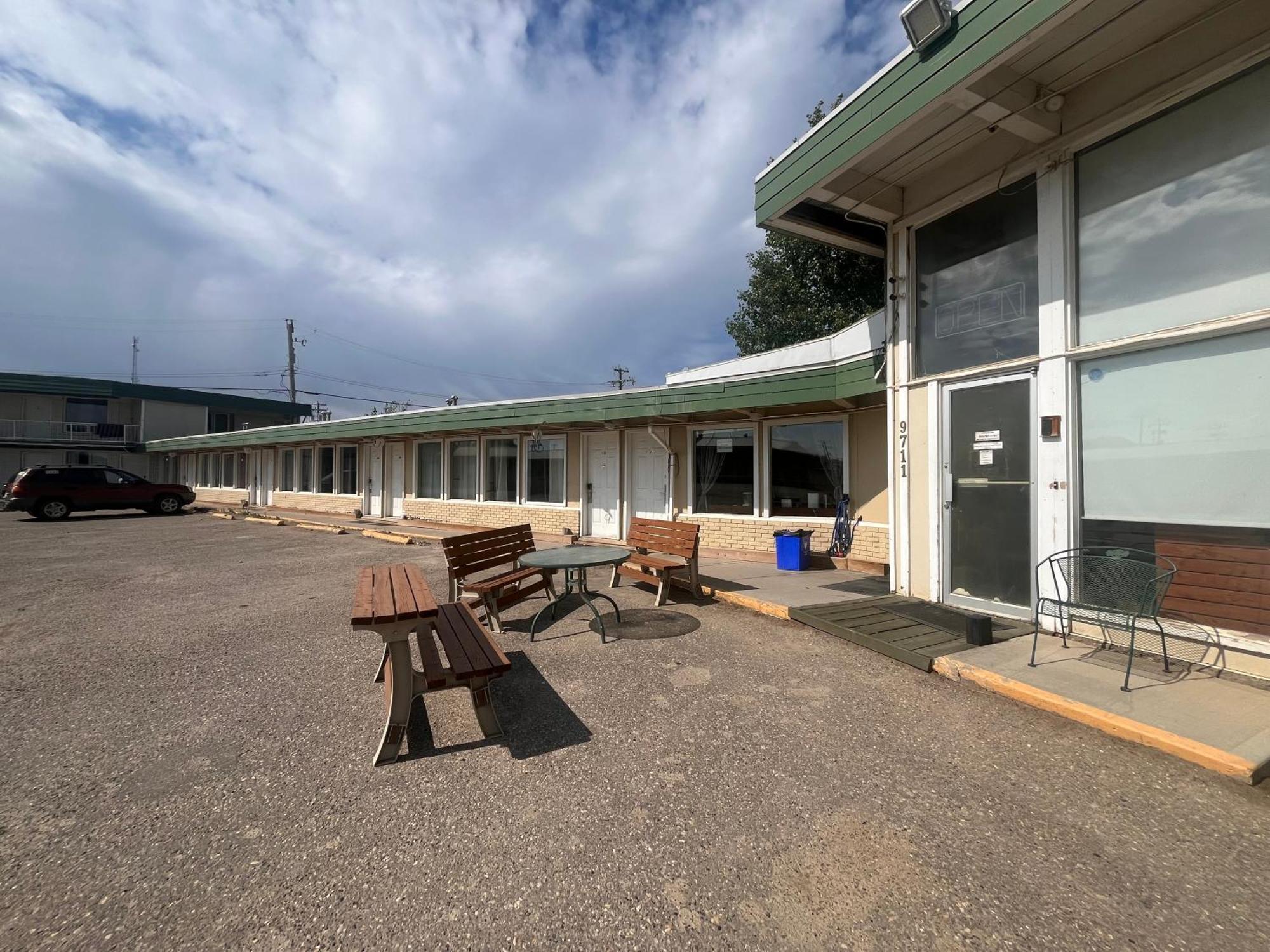 Caravan Motel Fort St. John Экстерьер фото