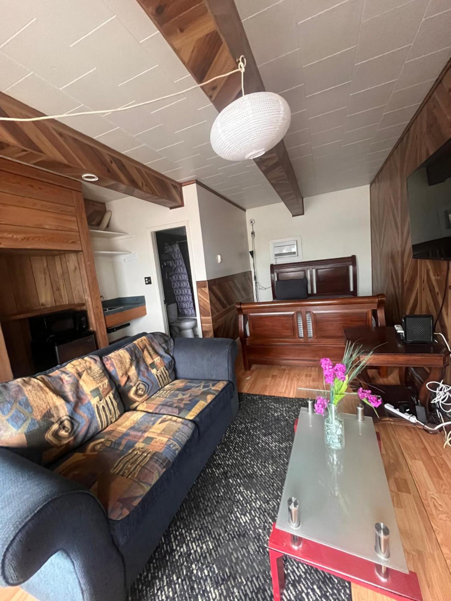 Caravan Motel Fort St. John Экстерьер фото